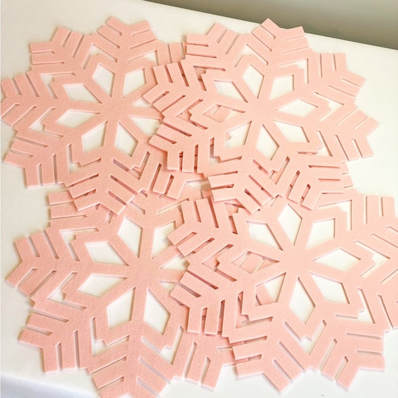 Wondershop Other - Wondershop Pink Felt SET OF 4 Snowflake Placemats 14” Holiday Table Decor
